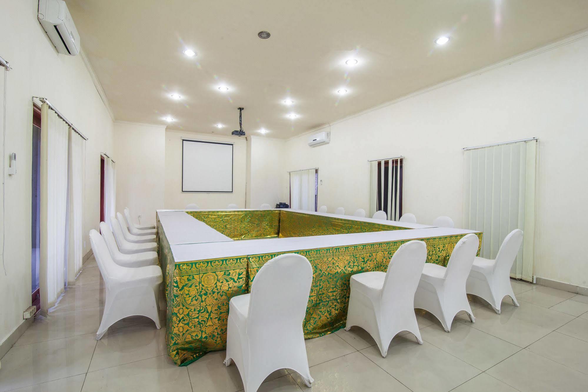 Puri Yuma Hotel Denpasa Buitenkant foto
