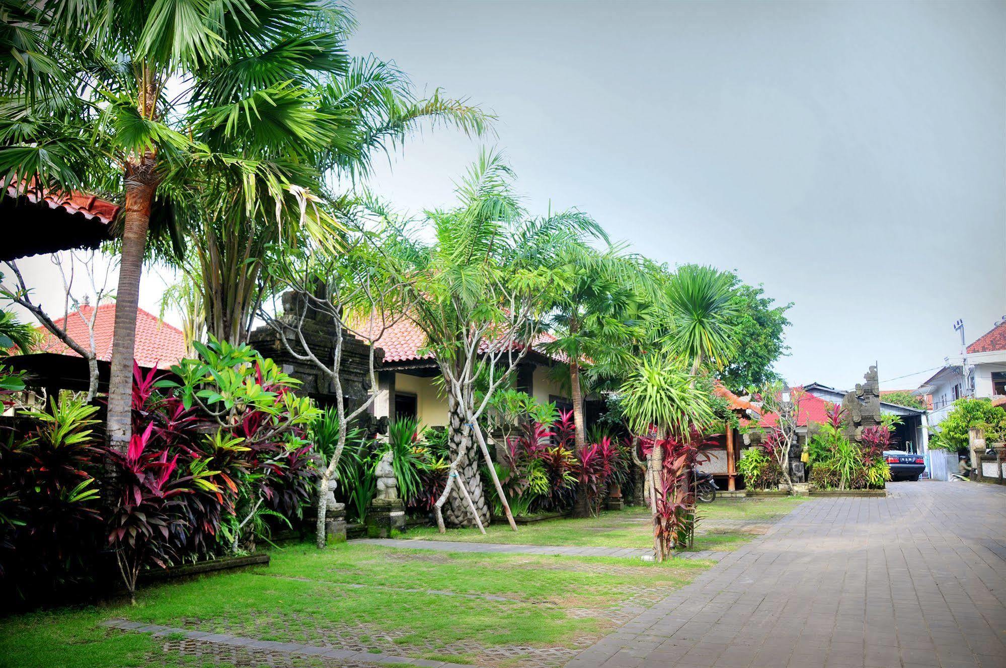 Puri Yuma Hotel Denpasa Buitenkant foto
